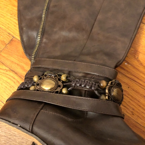 Brown Heeled Boots - Picture 4 of 6